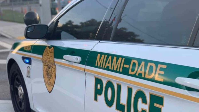 Oficial de la policía de Miami-Dade enfrenta cargos por acosar a su exnovia-MiamiNews24